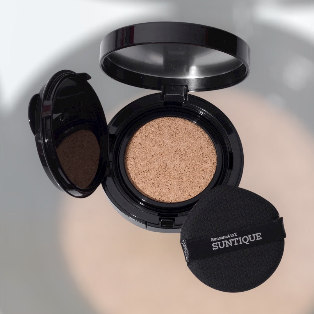 SUNTIQUE I’m Velvet Skin Fit Cushion SPF50+ – Αντηλιακό cushion με κάλυψη, βελούδινη υφή και φυσικό αποτέλεσμα